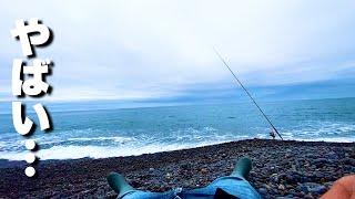 誰も居ない砂浜で釣りをすると…奇跡が起きました