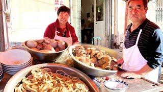 The couple sell sheep intestines soup in Hebei , making soup at 3 a.m.