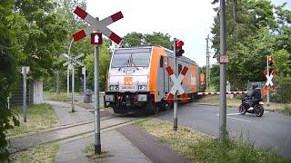 Spoorwegovergang Berlin-Spandau (D) // Railroad crossing // Bahnübergang