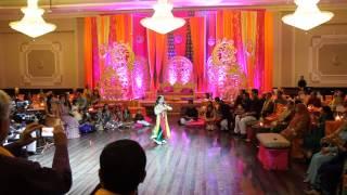 Best Mehndi Dance 2014 - Zaid and Anza - Surprise Groom Performance