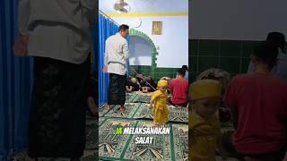 momen lucu ketika seorang ayah sholat bersama anaknya yang super aktif ‼️‼️ #ngakak #lucu #kocak