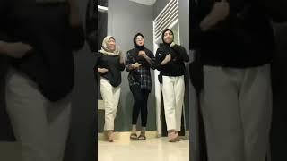 tik tok papua viral || cewek berjilbab goyang gaul sekali 