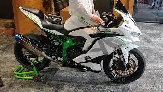 Sound Check White Kawasaki ZX25R | 250cc Inline four Cylinder Vroom Vroom