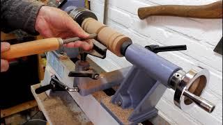 Turning a handle on the HBM 450x300 Vario wood lathe / Een handvat houtdraaien op de houtdraaibank