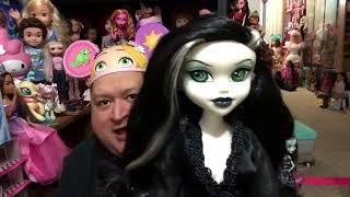 Begoths “Greta Vendetta” Bleeding Edge Doll Review