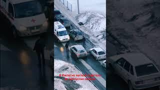 В Ижевске наглый водитель не пропустил скорую.