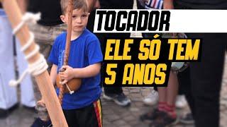 TOCADOR DE CAPOEIRA - ELE SÓ TEM 5 ANOS - Pé Dentro