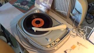 Supraphon GE080 koffergrammofoon uit 1958