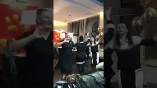 Раиса Отрадная и Елена Ваенга танцуют на дне рождения Ивана Матвиенко