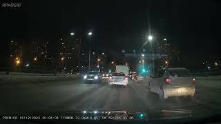 нарушая ПДД двойная сплошная.