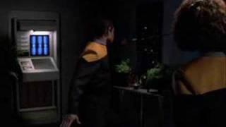 Tuvok using Bat'leth