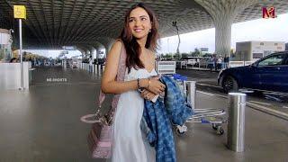 Jasmin Bhasin Spotted at the Airport as She Leaving for Delhi | MS Shorts