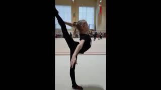 Равновесие затяжка в художественной гимнастике. Как делать равновесие#balance#rhythmicgymn#splits#