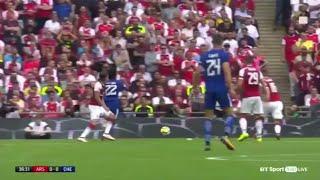 Willian gets yellow for "diving" after clear contact with Bellerin ▶ ARSENAL VS CHELSEA 1-1(4-1)