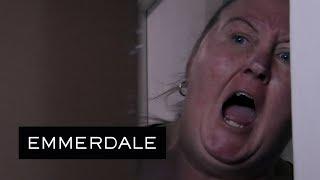 Emmerdale - Amelia Chases Beth Through a Council Estate | PREVIEW