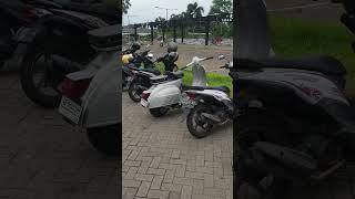 Vespa Klasik Di Parkiran Mall