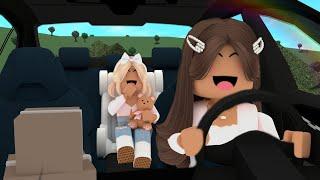 Single TEEN MOM MOVES TO BLOXBURG! *WITH VOICE* - Roblox Bloxburg Roleplay