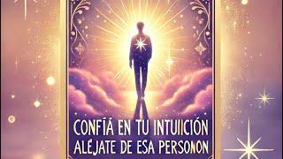 ES MÁS JOVEN #tarot #amor #nuevosciclos #lecturadetarot @elcaminoocultotarot