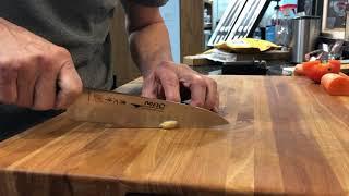 Knife Skills technique for the using the Rock Motion