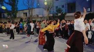 Tibetan girl Raco leads the dance "Five Glasses of Wine" classic song!