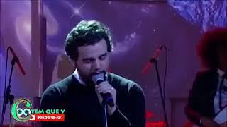 Wagner Moura cantando "Tuyo" de Rodrigo Amarante.