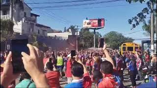 Llegada Turba Roja FAS EL Rey De Copas Para ganar  La 20