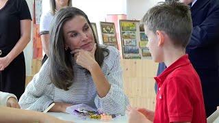 La reina Letizia comienza el curso apostando por el 'slow fashion' hecho en España