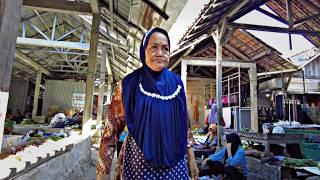 Daily life and community routines in Indonesian village markets