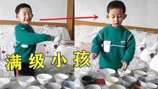 满级小孩有多牛？本以为是玩“筷子敲碗”，没想到一出手惊艳全网