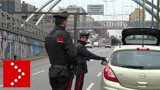 Milano, i posti di controllo: carabinieri fermano le auto