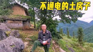 湖北巴东大山一户人家，住的土房子不通电不通路，大叔也不愿离开【小梁穷游中国】