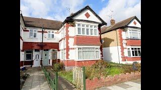 Super size Maisonette with big garden for sale in Woodford Green, IG8