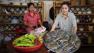 Sreypov Life Show: Blue crabs, Wing beans, Steamed pork with fish paste - Family food cooking