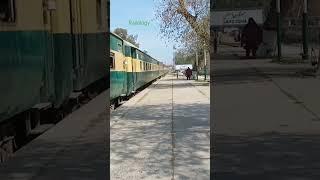 18 Down Millat Express. Arrivel Sargodha junction with PHA 20 | 8321 | Locomotive #train #raileology