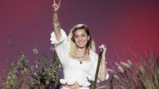 Miley Cyrus - Malibu (Live on The Voice 2017) HD