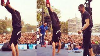 Akshay Kumar Shows his Fitness Workout on Stage | Bollywood Celebrity Workout