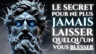 COMMENT FAIRE FACE AUX INSULTES ET AUX JUGEMENTS | LE GUIDE STOÏQUE D'ÉPICTÈTE (SOIS COMME L’EAU )