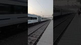 Una Himachal Vande Bharat Express #shortsvideo #india #train #travel #travelvlog #viral #indian