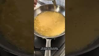 Comment cuisiner une omelette dans une poêle en inox ?