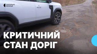 "Порушуємо правила, бо ями глибокі": на Вінниччині мешканці села просять відремонтувати дорогу