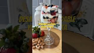 Copa de yogurt con frutas y nueces .#comida saludable#parfait de yogur y frutas #postresrápidos