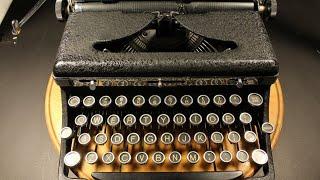 1938 Royal DeLuxe Typewriter