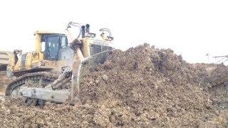 Komatsu D475A Bulldozer  Pushing Mud