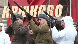 Russie: reconstitution historique d'un défilé militaire de 1941 sur la place Rouge | AFP Images