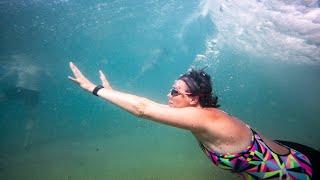 Over and under the WAVES - Photographing SWIMMERS.