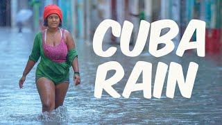 CUBA — Rain Walking Tour 