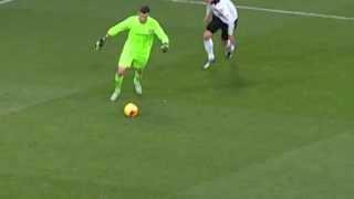 DAVID MARSHALL DOES A MANUEL NEUER