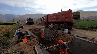 Observa como construir canales de riego