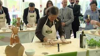 La Principessa di Thailandia Maha Chakri Sirindhorn visita Expo Milano 2015.