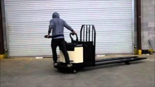 CROWN PE SERIES 8000LBS  CAPACITY ELECTRIC PALLET JACK 1